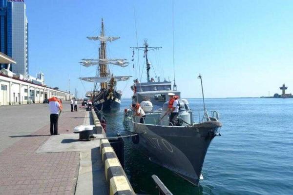 В порту Одессы пришвартовался учебный корабль ВМС Италии В порту Одессы пришвартовался учебный корабль ВМС Италии
