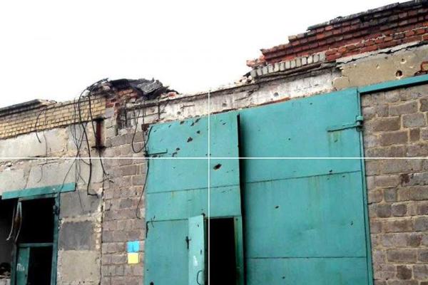 Последствия обстрела боевиками Марьинки: город долбила артиллерия Последствия обстрела боевиками Марьинки: город долбила артиллерия