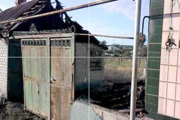 В результате обстрела в Станице Луганской поврежден газопровод и два дома выгорели дотла