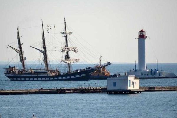 В порту Одессы пришвартовался учебный корабль ВМС Италии В порту Одессы пришвартовался учебный корабль ВМС Италии