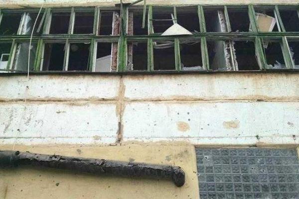 Боевики обстреляли Углегорскую ТЭС: три снаряда упали на территории станции Боевики обстреляли Углегорскую ТЭС: три снаряда упали на территории станции
