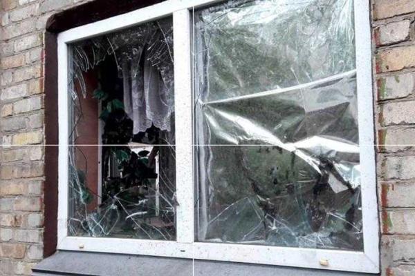 Боевики огнем из танка "поздравили" мирных жителей Марьинки с Днем Независимости Боевики огнем из танка "поздравили" мирных жителей Марьинки с Днем Независимости