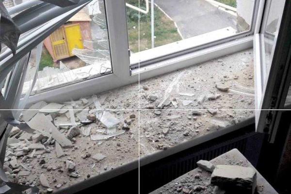Последствия обстрела боевиками Марьинки: город долбила артиллерия Последствия обстрела боевиками Марьинки: город долбила артиллерия