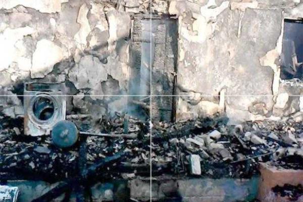 В результате обстрела в Станице Луганской поврежден газопровод и два дома выгорели дотла