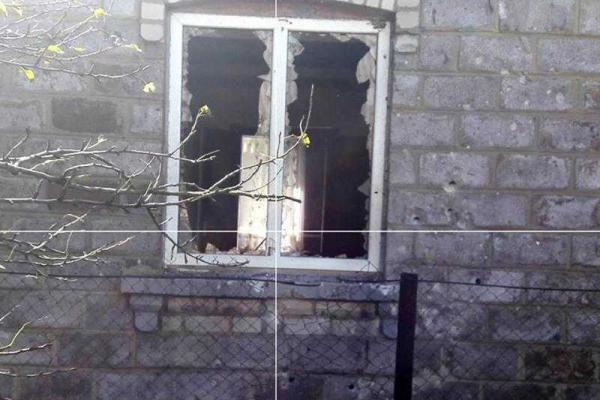 Боевики обстреляли Красногоровку из артиллерии и танков