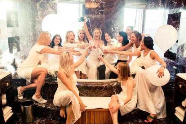 В Греции состоялась церемония бракосочетания Елены Летучей и бизнесмена Юрия Анашенкова В Греции состоялась церемония бракосочетания Елены Летучей и бизнесмена Юрия Анашенкова