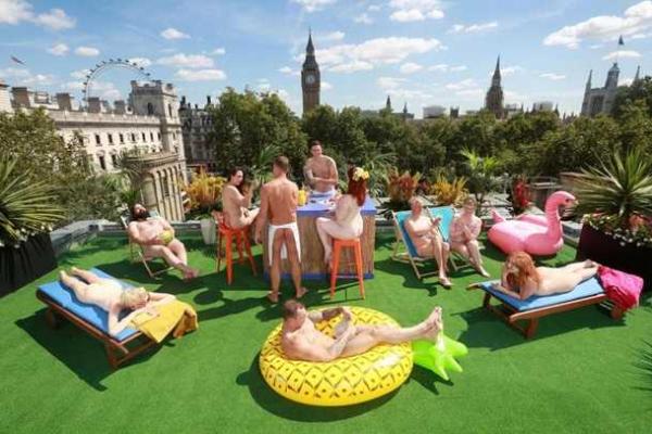 В центре Лондона открыли террасу для нудистов с красивым видом на город В центре Лондона открыли террасу для нудистов с красивым видом на город