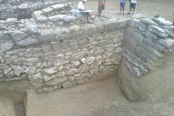 В Крыму археологи обнаружили античную крепость В Крыму археологи обнаружили античную крепость