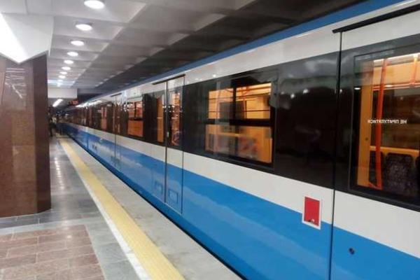Порошенко посетил церемонию открытия станции метро "Перемога" в Харькове Порошенко посетил церемонию открытия станции метро "Перемога" в Харькове