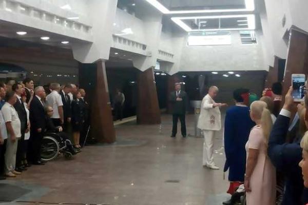 Порошенко посетил церемонию открытия станции метро "Перемога" в Харькове Порошенко посетил церемонию открытия станции метро "Перемога" в Харькове
