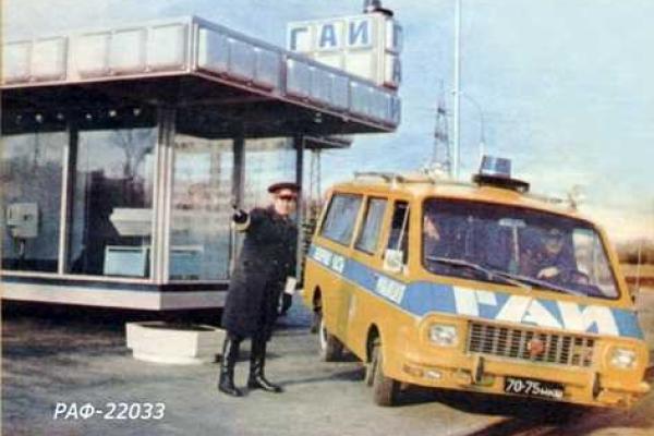 Слова Порошенко о запрете "украинских" цветов в СССР вызвали лавину комментариев в сети Слова Порошенко о запрете "украинских" цветов в СССР вызвали лавину комментариев в сети