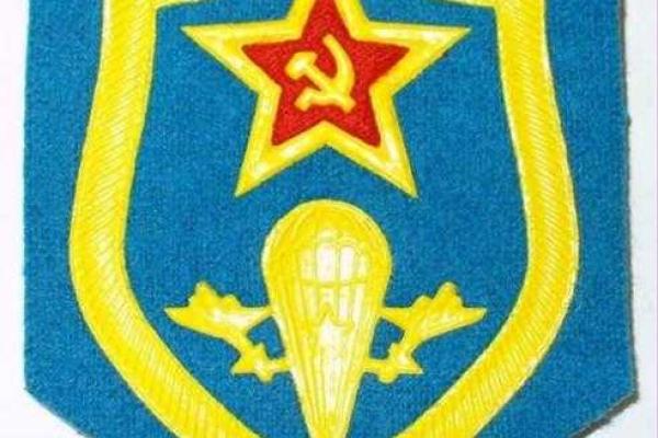 Слова Порошенко о запрете "украинских" цветов в СССР вызвали лавину комментариев в сети Слова Порошенко о запрете "украинских" цветов в СССР вызвали лавину комментариев в сети