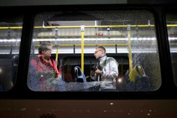 Рио-2016: автобус с журналистами попал под обстрел