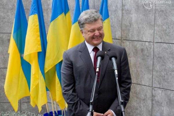 Порошенко в Мариуполе обещал жителям разобраться с предприятиями, нарушающими экологическую безопасность Порошенко в Мариуполе обещал жителям разобраться с предприятиями, нарушающими экологическую безопасность