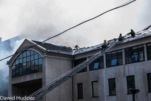 В сети появилось видео ликвидации пожара в офисе Таруты в Донецке В сети появилось видео ликвидации пожара в офисе Таруты в Донецке