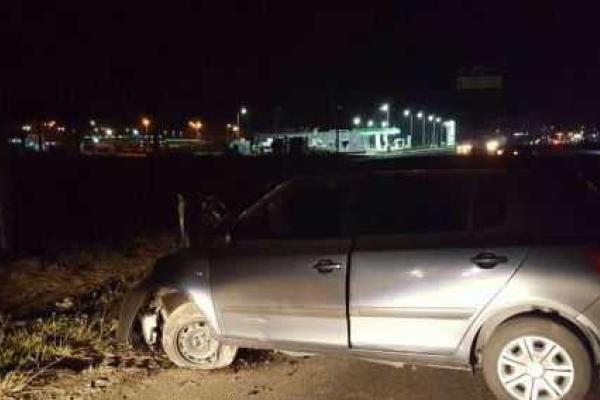 В Киеве на ночной дороге "Skoda" влетела в столб: серьезно пострадала девушка-пассажир В Киеве на ночной дороге "Skoda" влетела в столб: серьезно пострадала девушка-пассажир