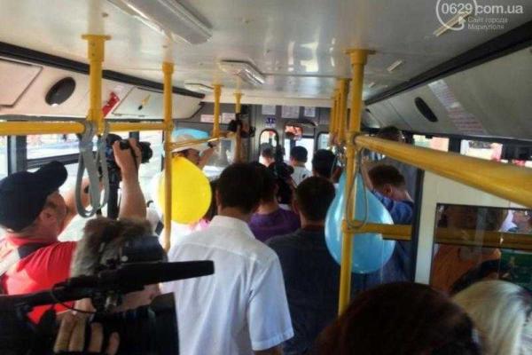 Город Мариуполь в преддверии праздника получил 4 новых современных троллейбуса