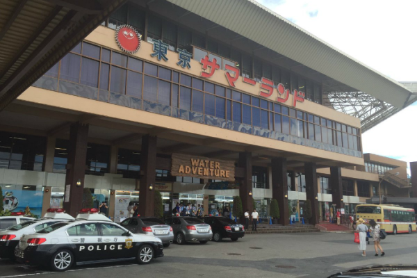 В аквапарке Токио маньяк нанес ножевые ранения 8 молодым девушкам В аквапарке Токио маньяк нанес ножевые ранения 8 молодым девушкам