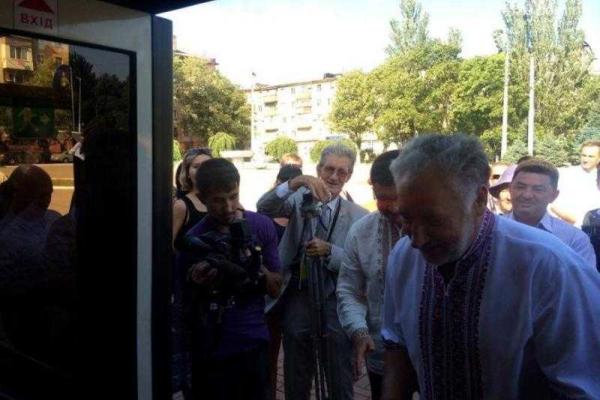 Город Мариуполь в преддверии праздника получил 4 новых современных троллейбуса