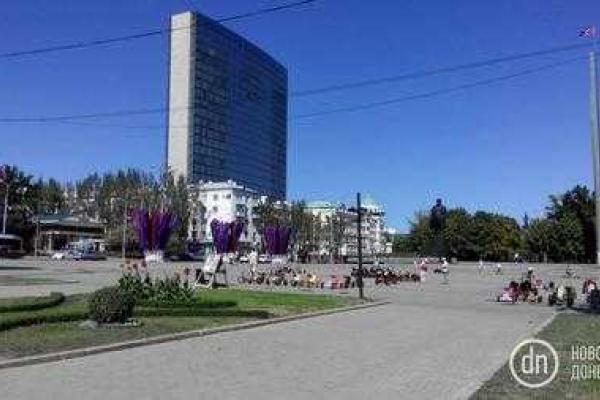 Оккупированный Донецк в День города: много флагов и пустые улицы