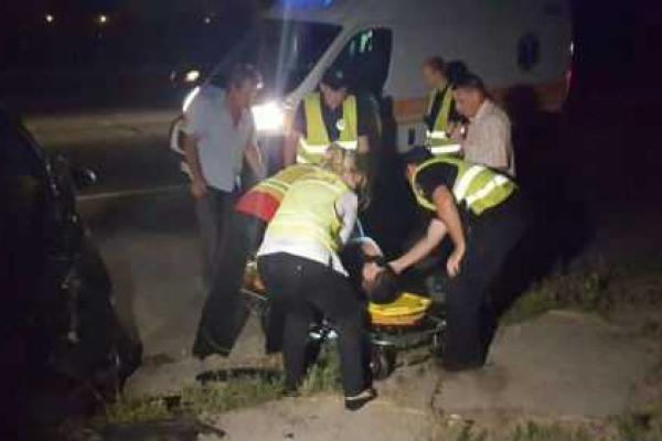 В Киеве на ночной дороге "Skoda" влетела в столб: серьезно пострадала девушка-пассажир В Киеве на ночной дороге "Skoda" влетела в столб: серьезно пострадала девушка-пассажир