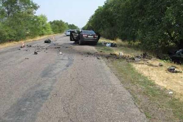 На Запорожье в лобовом столкновении двух легковушек два человека погибли, 2 - травмированы