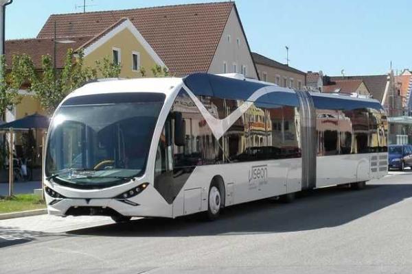 По улицам Абу-Даби ездит самый дорогой троллейбус в мире По улицам Абу-Даби ездит самый дорогой троллейбус в мире