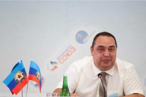 В сеть попали снимки главаря "ЛНР" Плотницкого после "покушения": ни ожогов, ни шрамов, ни следов от осколков В сеть попали снимки главаря "ЛНР" Плотницкого после "покушения": ни ожогов, ни шрамов, ни следов от осколков