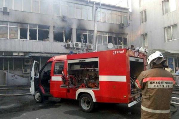 В Киеве горело 3-этажное офисное здание В Киеве горело 3-этажное офисное здание