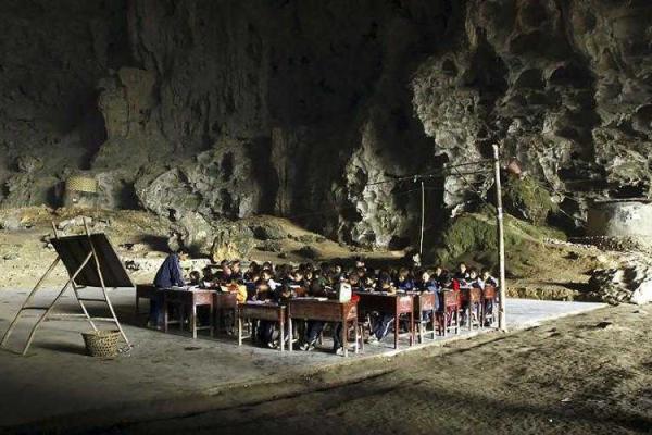 В Китае есть уникальная деревня, которая расположена в гигантской пещере В Китае есть уникальная деревня, которая расположена в гигантской пещере