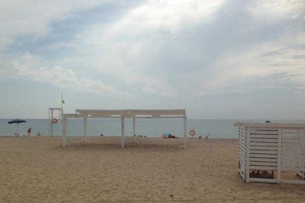 В сети показали, как отдохнувшие российские туристы "массово" покидают Крым В сети показали, как отдохнувшие российские туристы "массово" покидают Крым