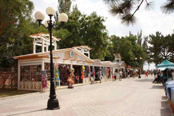 В сети показали, как отдохнувшие российские туристы "массово" покидают Крым В сети показали, как отдохнувшие российские туристы "массово" покидают Крым