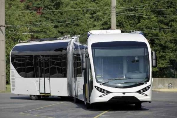 По улицам Абу-Даби ездит самый дорогой троллейбус в мире По улицам Абу-Даби ездит самый дорогой троллейбус в мире