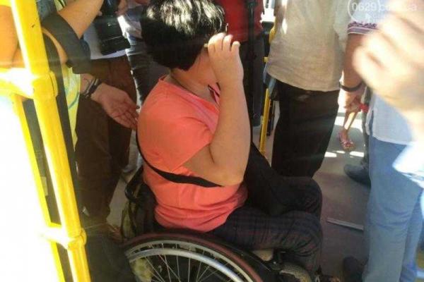 Город Мариуполь в преддверии праздника получил 4 новых современных троллейбуса