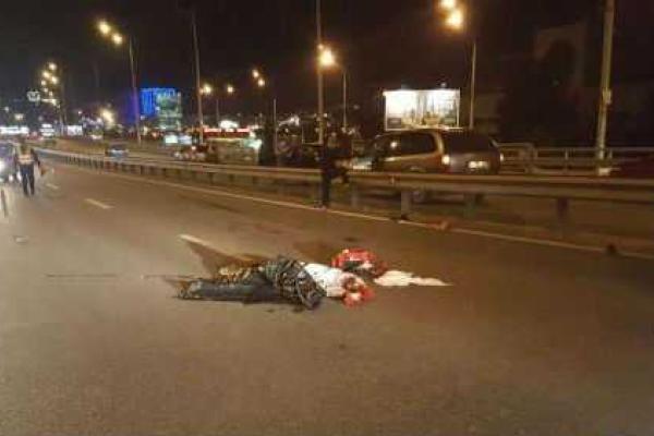 В Киеве мужчина накануне своего дня рождения попал по колеса "Volkswagen" и автобуса В Киеве мужчина накануне своего дня рождения попал по колеса "Volkswagen" и автобуса