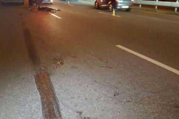 В Киеве мужчина накануне своего дня рождения попал по колеса "Volkswagen" и автобуса В Киеве мужчина накануне своего дня рождения попал по колеса "Volkswagen" и автобуса