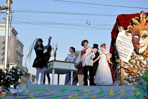 Как отмечали в Донецке День города-2013: толпы людей, улыбающиеся лица, вокруг царят радость и счастье