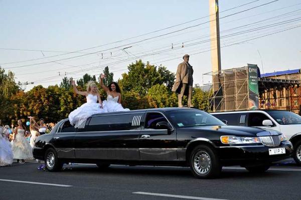 Как отмечали в Донецке День города-2013: толпы людей, улыбающиеся лица, вокруг царят радость и счастье