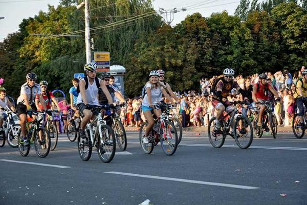 Как отмечали в Донецке День города-2013: толпы людей, улыбающиеся лица, вокруг царят радость и счастье