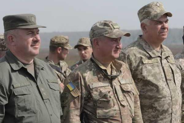 Президент Украины в Чугуеве вручил военнослужащим высокие государственные награды  Президент Украины в Чугуеве вручил военнослужащим высокие государственные награды