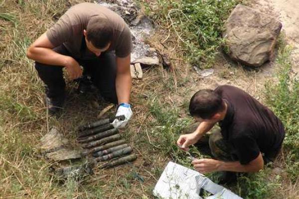 В Славянске неизвестные планировали взорвать мост В Славянске неизвестные планировали взорвать мост