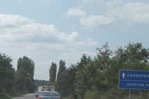 В сети показали, как отдохнувшие российские туристы "массово" покидают Крым В сети показали, как отдохнувшие российские туристы "массово" покидают Крым