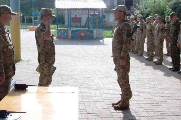 На Луганщине в День военной разведки командование отметило лучших воинов-разведчиков