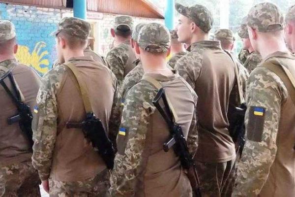 На Луганщине в День военной разведки командование отметило лучших воинов-разведчиков