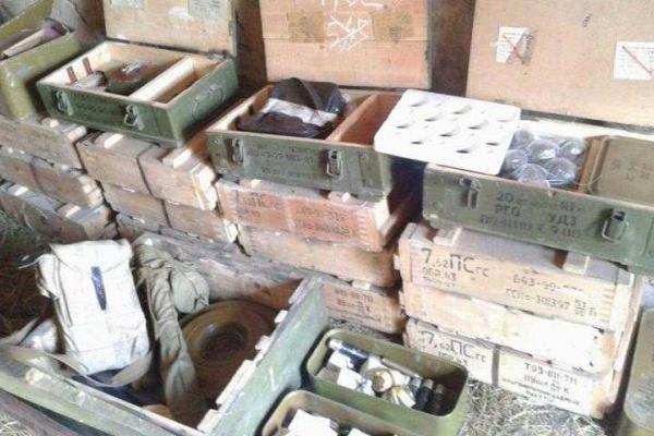 На Луганщине обнаружен большой схрон с боеприпасами российского производства