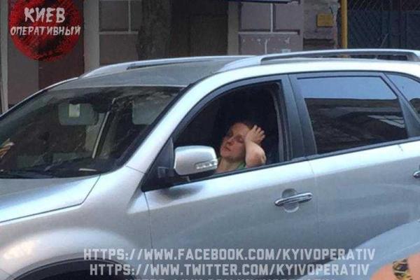 В Киеве пьяная врач-нейрохирург за рулем "KIA sorento" устроила массовое ДТП В Киеве пьяная врач-нейрохирург за рулем "KIA sorento" устроила массовое ДТП
