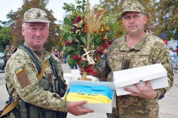 В Станице Луганской торжественно открыли патриотическую стелу