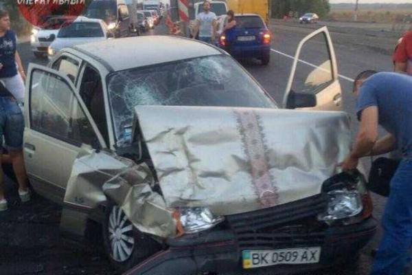 На Киевщине автомобиль "Opel" столкнулся с машиной полиции охраны