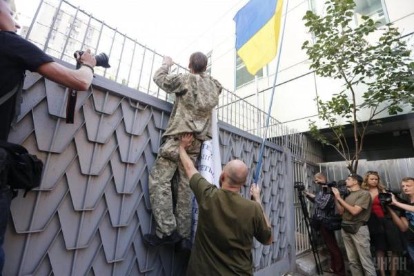 Блокада "Интера": активисты готовятся ставить палатки и строить баррикады