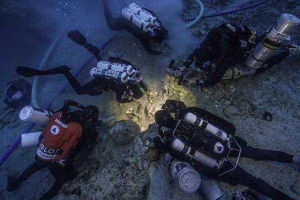 Ученые-археологи на затонувшем корабле нашли кости владельца "компьютера" древних греков Ученые-археологи на затонувшем корабле нашли кости владельца "компьютера" древних греков